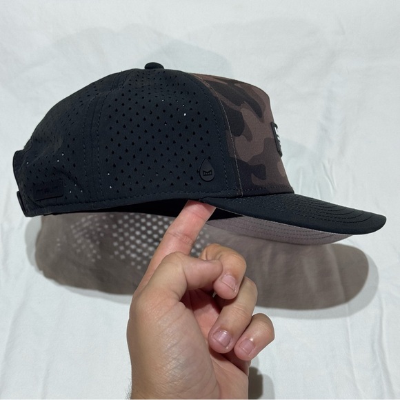 EUC Melin Odyssey Hydro SZ 58 CM Stacked Snapback Mesh Hat Black Camo Mesh - Picture 2 of 8